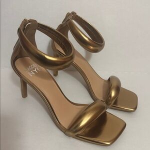 MADDEN NYC women's “partay style” heel in bronze metallic. Gently worn.